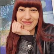 studentessa universitaria offre lezioni